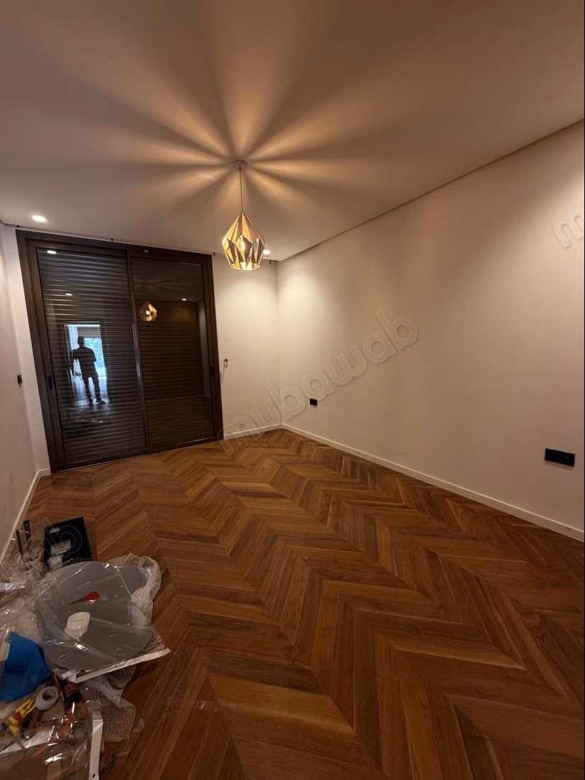 Appartement en location à Souissi. 4 chambres agréables. Avec ascenseur et terrasse