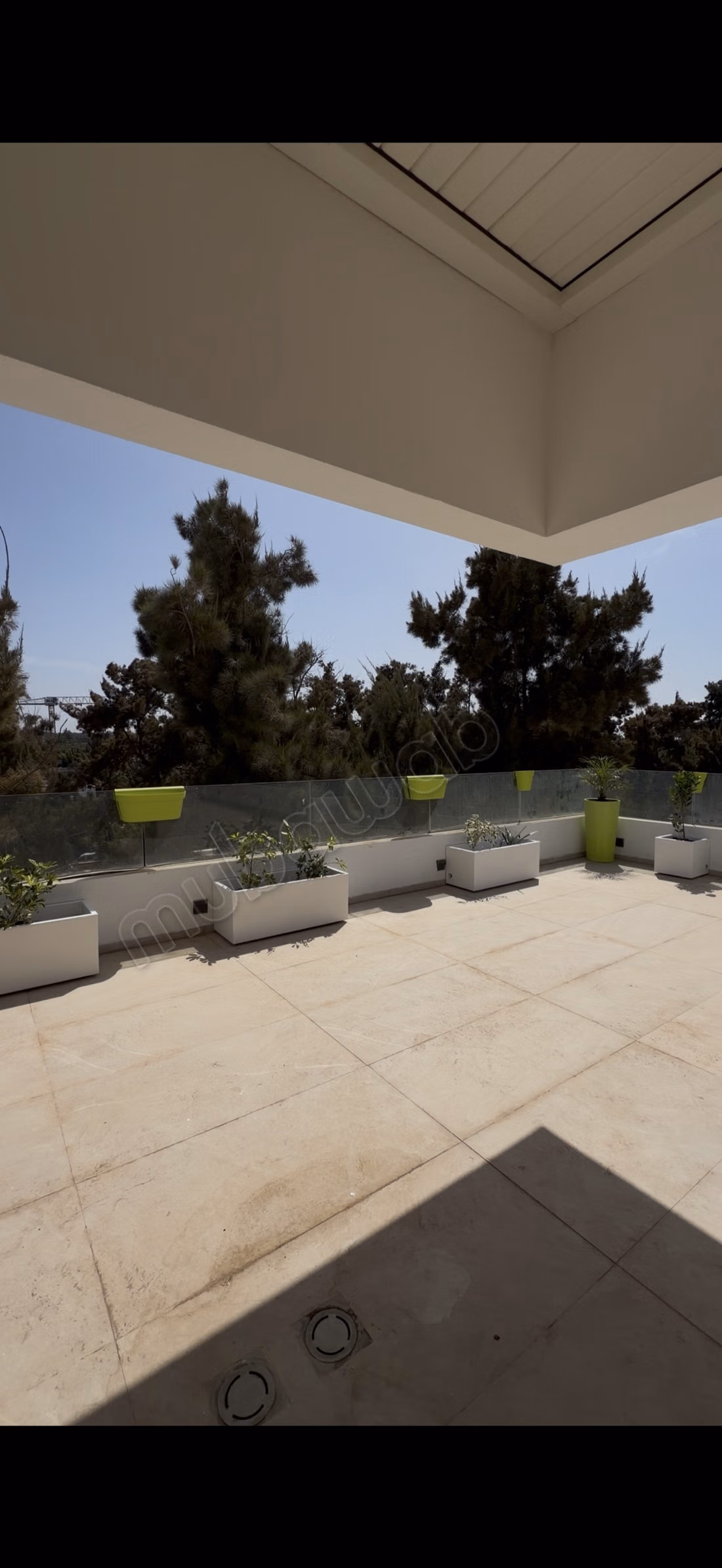 Appartement en location à Souissi. 4 chambres agréables. Avec ascenseur et terrasse