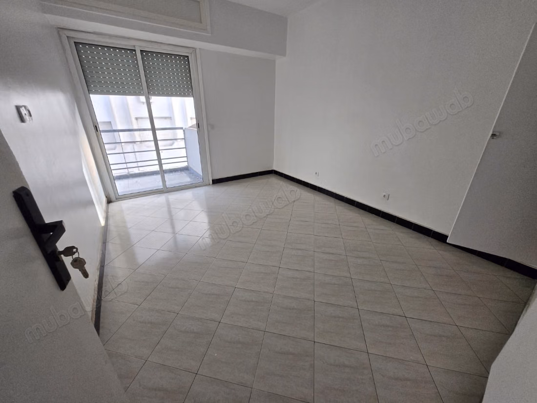 Appartement te huur in Gauthier. Totale oppervlakte 150 m². Terras en lift