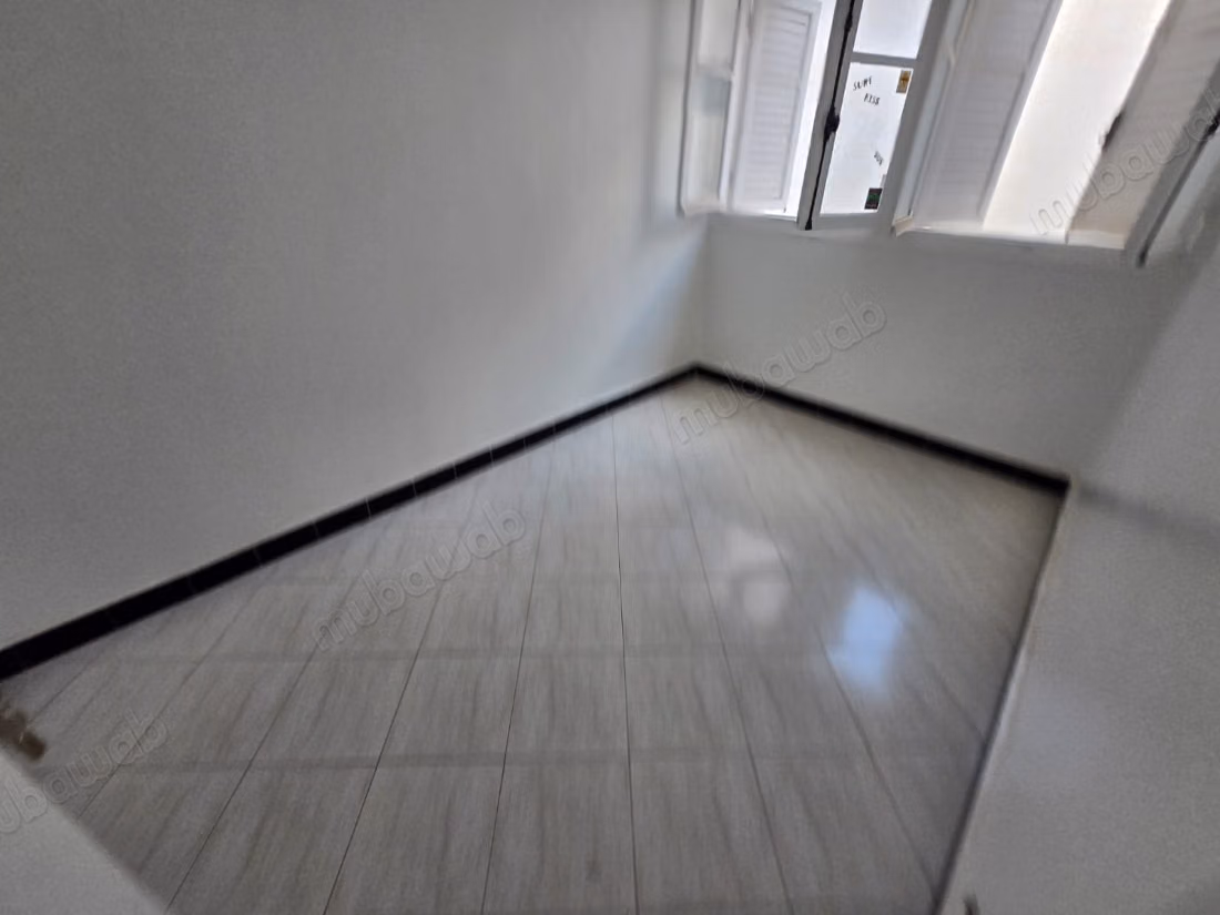 Appartement te huur in Gauthier. Totale oppervlakte 150 m². Terras en lift