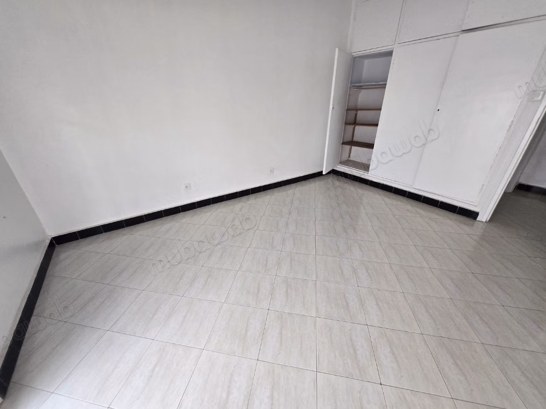 Appartement te huur in Gauthier. Totale oppervlakte 150 m². Terras en lift