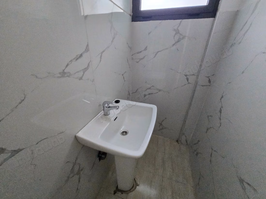 Appartement te huur in Gauthier. Totale oppervlakte 150 m². Terras en lift