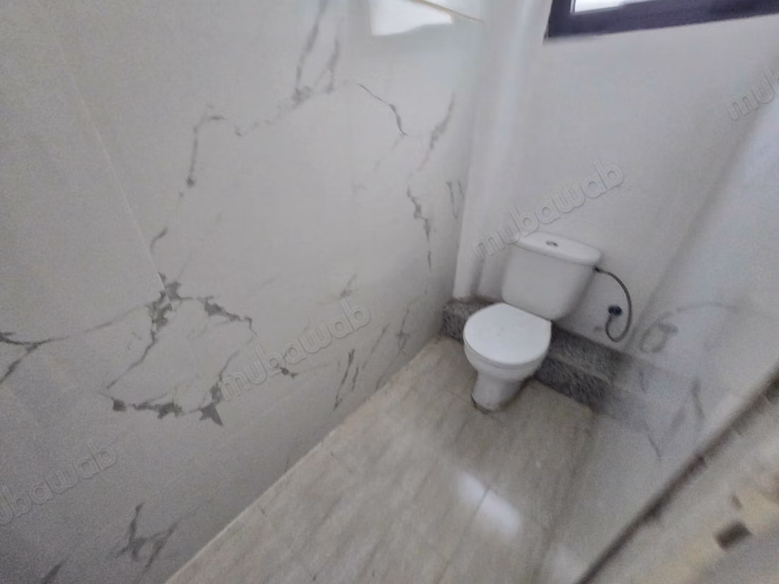 Appartement te huur in Gauthier. Totale oppervlakte 150 m². Terras en lift