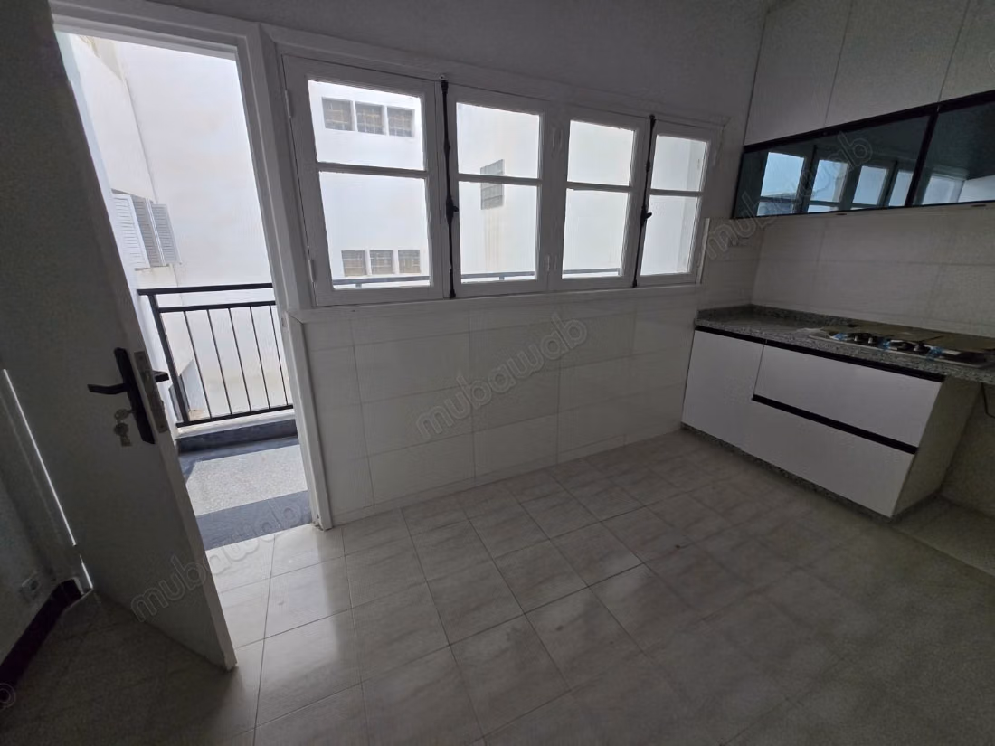 Appartement te huur in Gauthier. Totale oppervlakte 150 m². Terras en lift