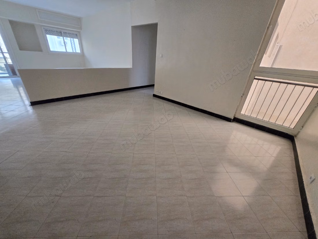 Appartement te huur in Gauthier. Totale oppervlakte 150 m². Terras en lift