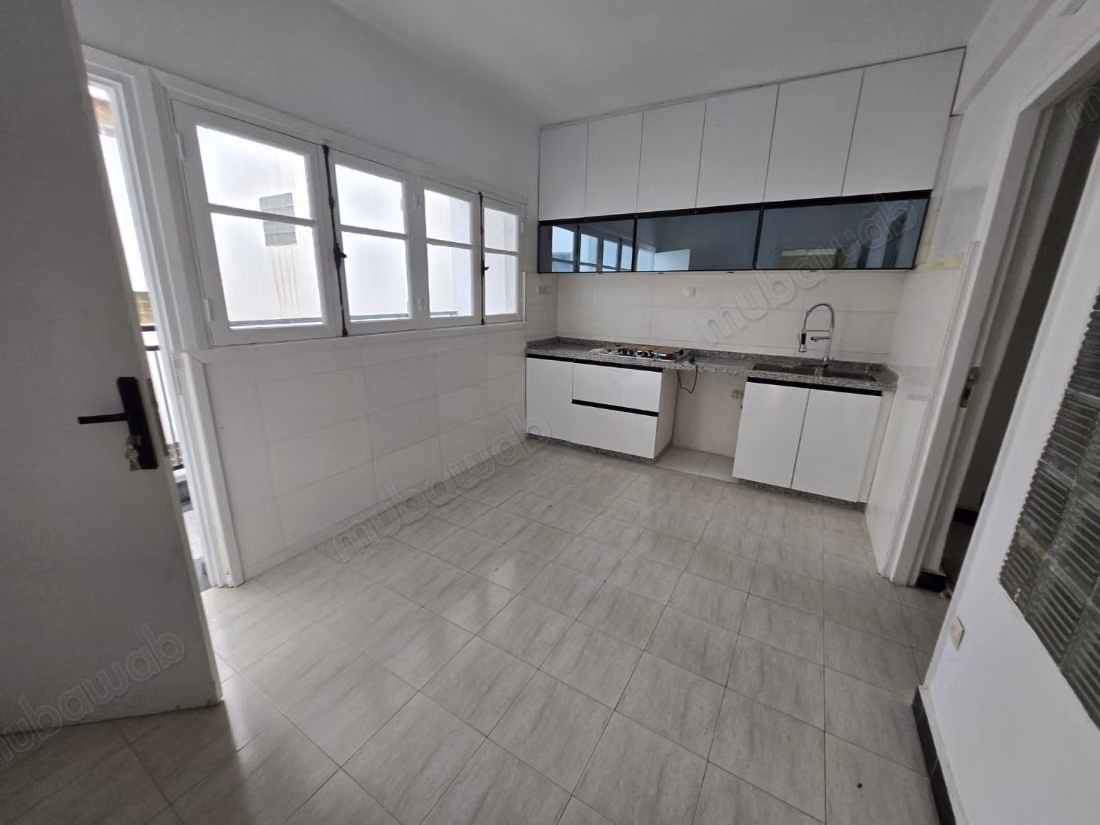 Appartement te huur in Gauthier. Totale oppervlakte 150 m². Terras en lift
