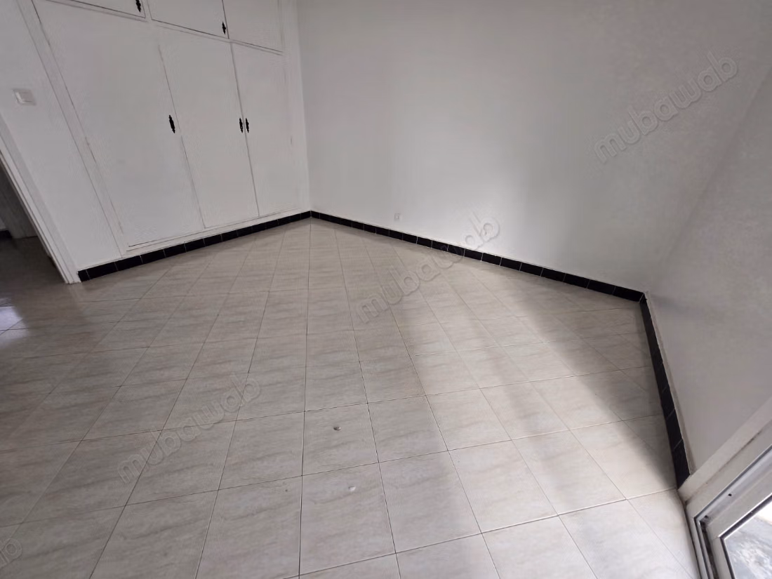 Appartement te huur in Gauthier. Totale oppervlakte 150 m². Terras en lift