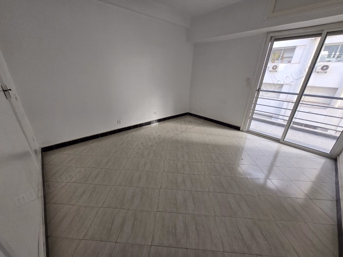 Appartement te huur in Gauthier. Totale oppervlakte 150 m². Terras en lift