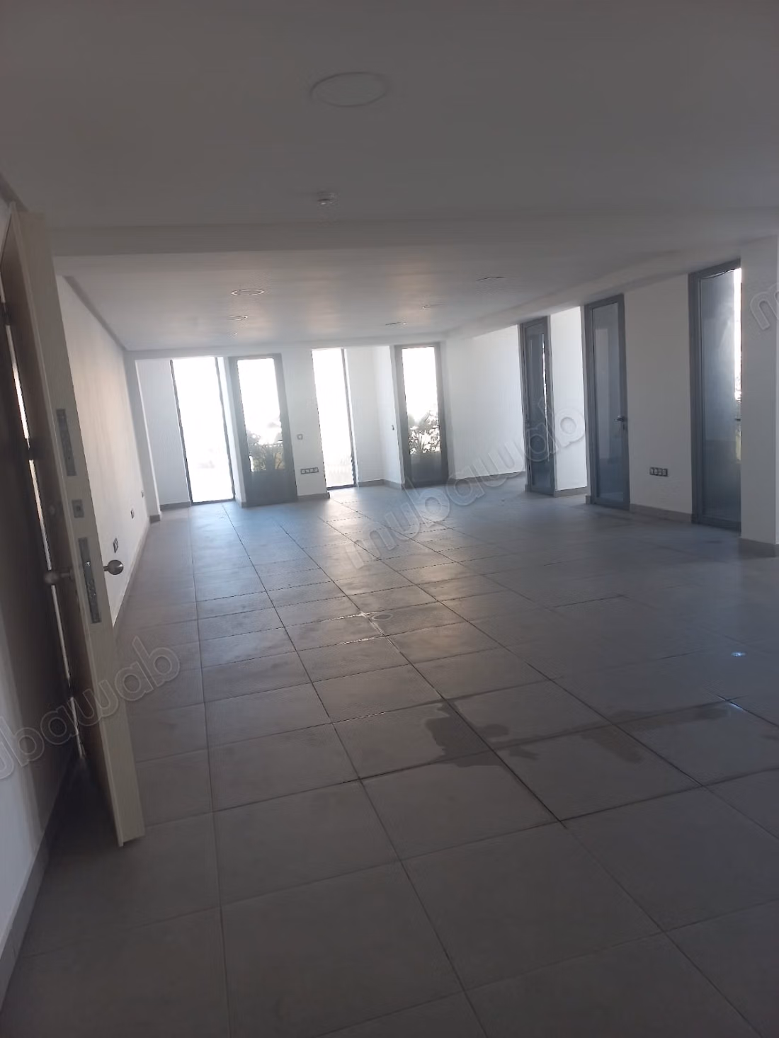 Uffici in affitto a Oulfa. Superficie 108 m². Servizio di portineria, aria condizionata