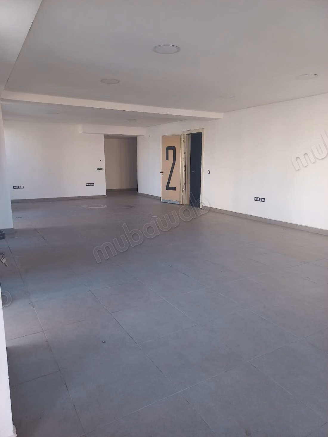 Uffici in affitto a Oulfa. Superficie 108 m². Servizio di portineria, aria condizionata