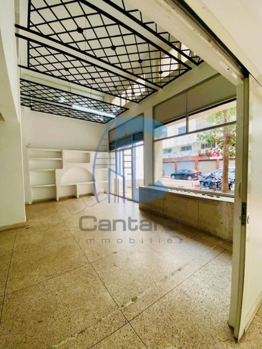 Local commercial d'angle à vendre – Quartier CIL