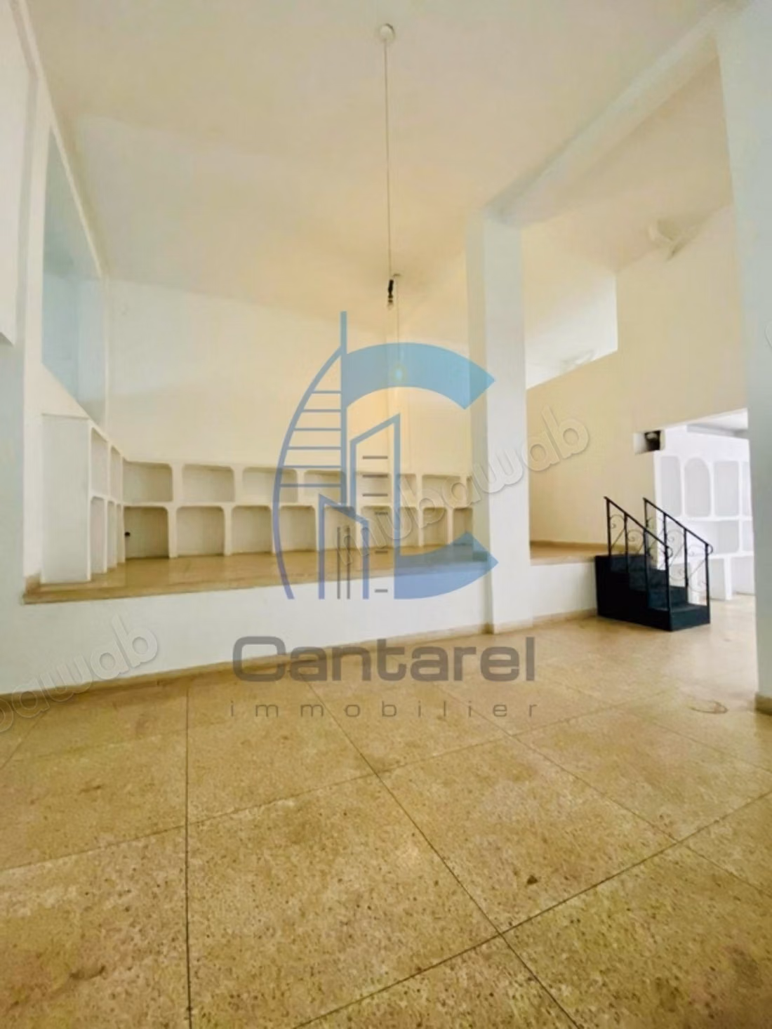 Local commercial d'angle à vendre – Quartier CIL