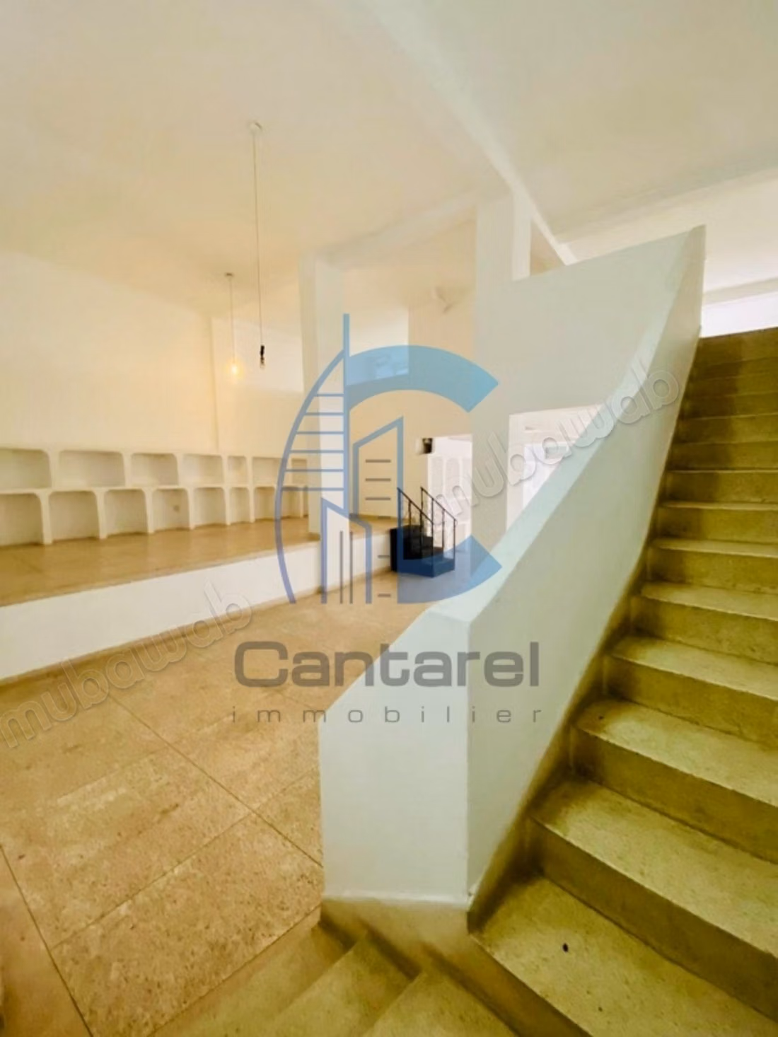 Local commercial d'angle à vendre – Quartier CIL