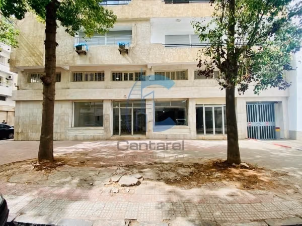 Local commercial d'angle à vendre – Quartier CIL
