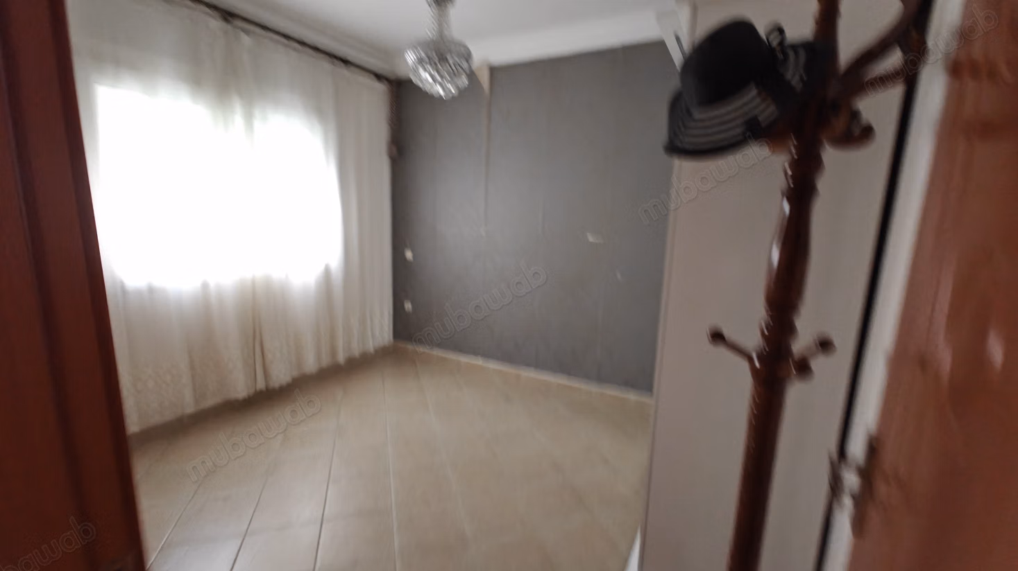 Vente d'un appartement dans le quartier Hassani. 3 belles chambres. Porte solide, résidence sécurisée