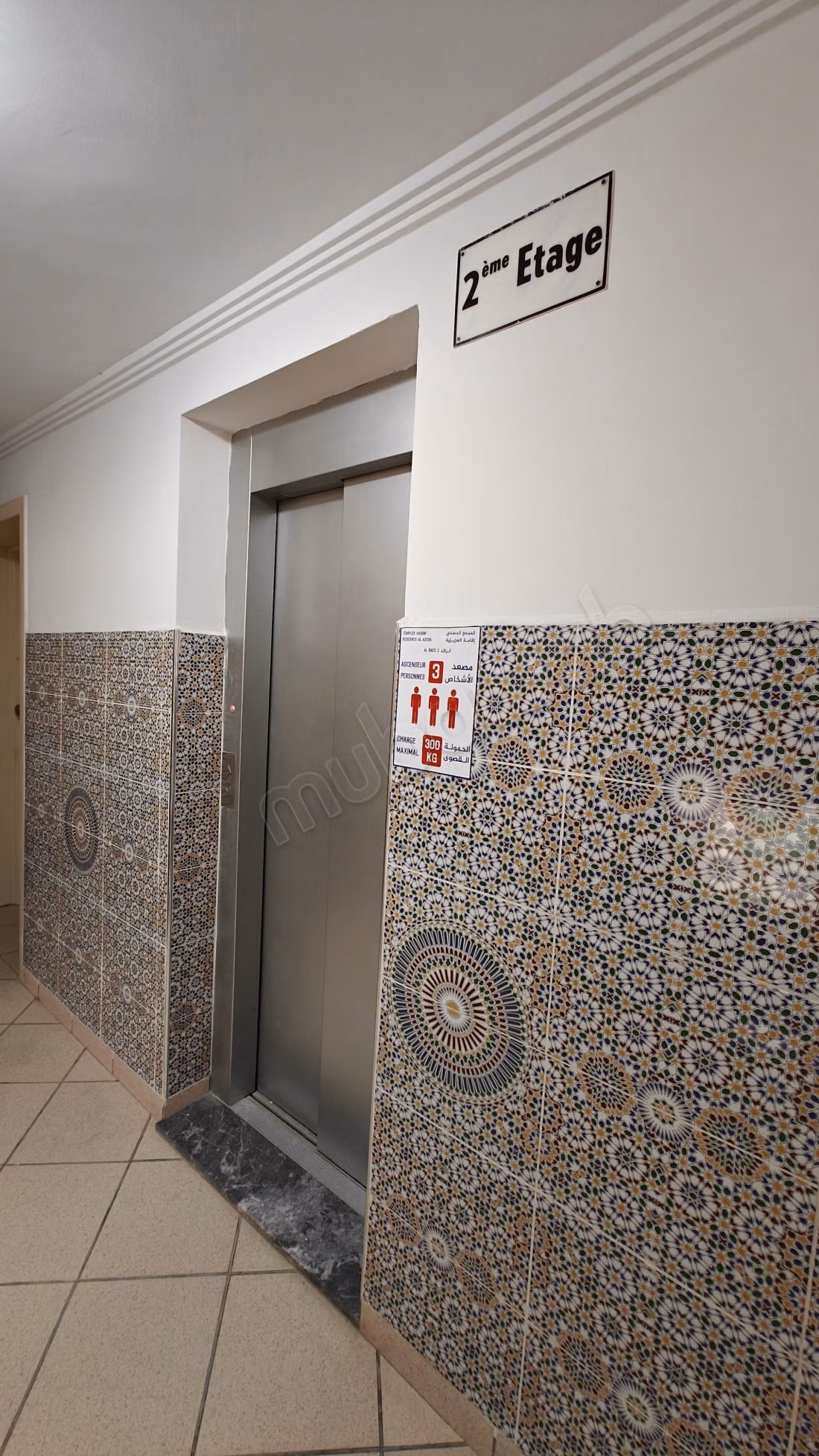 Vente d'un appartement dans le quartier Hassani. 3 belles chambres. Porte solide, résidence sécurisée
