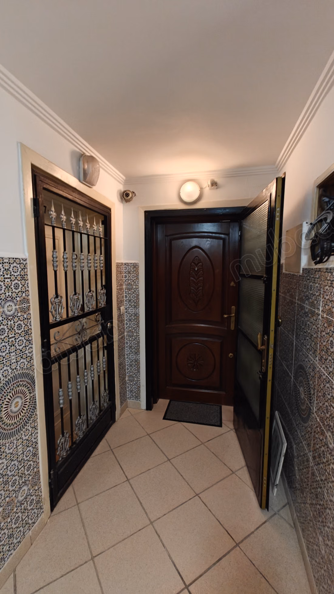 Vente d'un appartement dans le quartier Hassani. 3 belles chambres. Porte solide, résidence sécurisée
