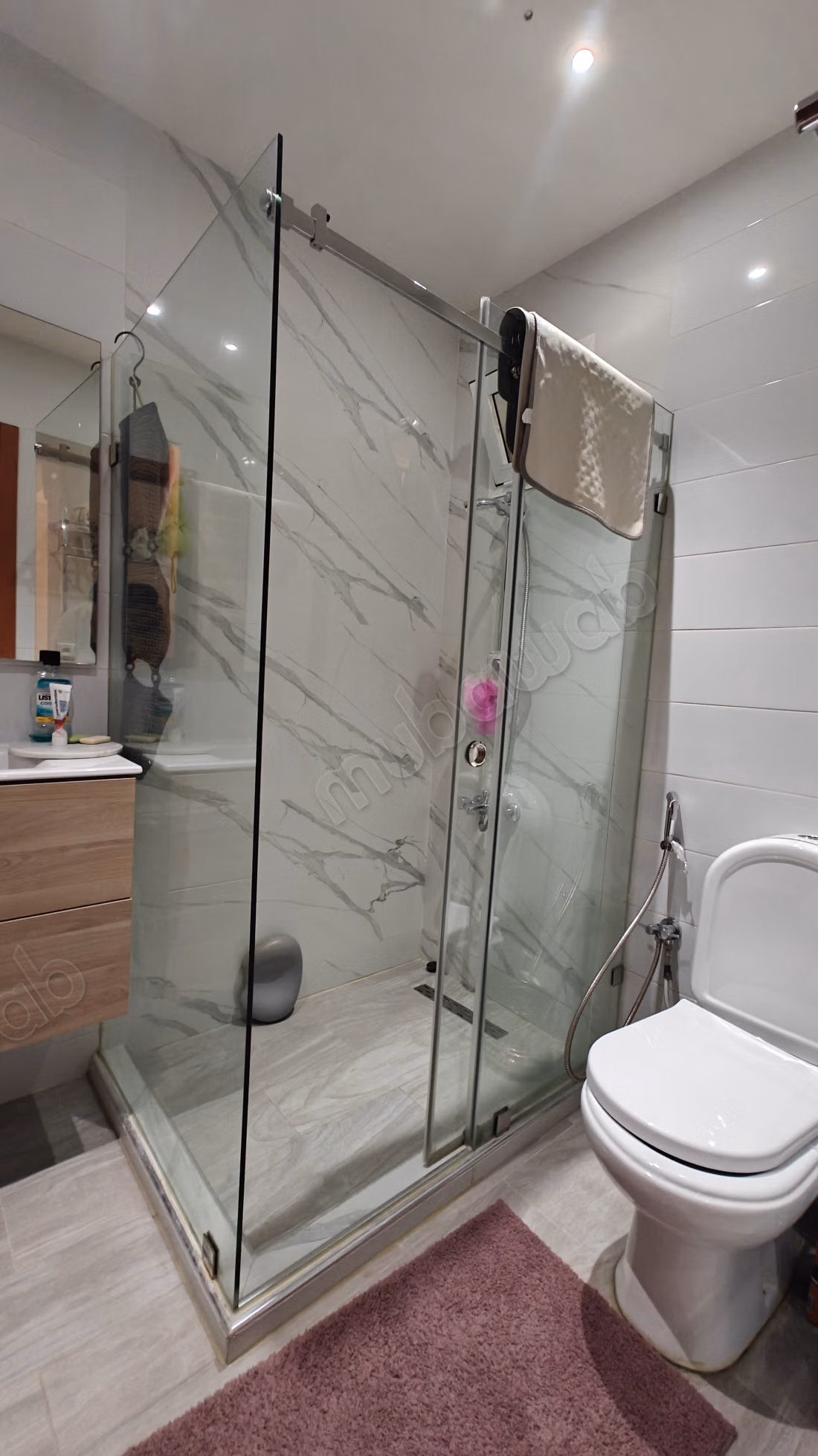 Vente d'un appartement dans le quartier Hassani. 3 belles chambres. Porte solide, résidence sécurisée