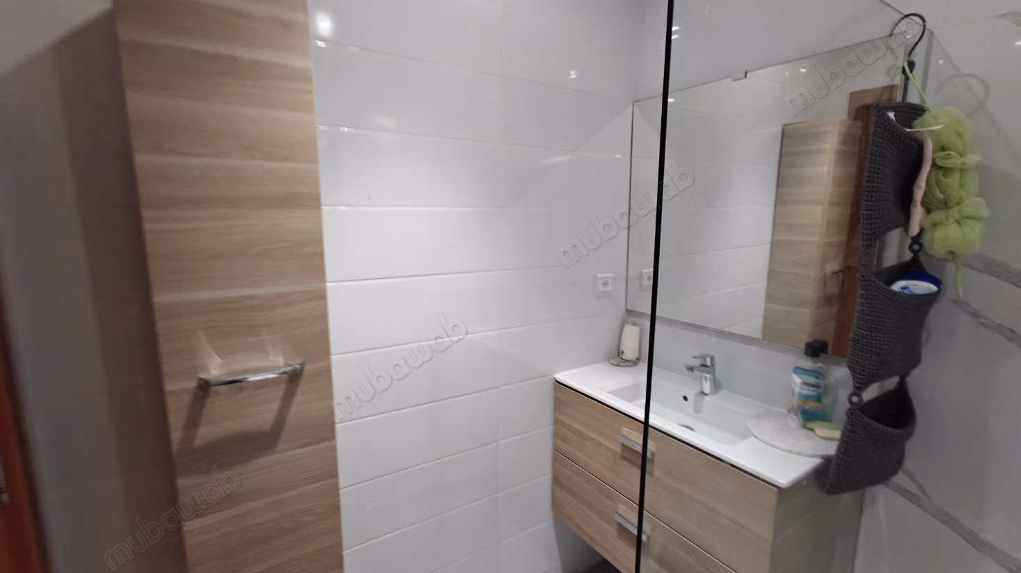 Vente d'un appartement dans le quartier Hassani. 3 belles chambres. Porte solide, résidence sécurisée