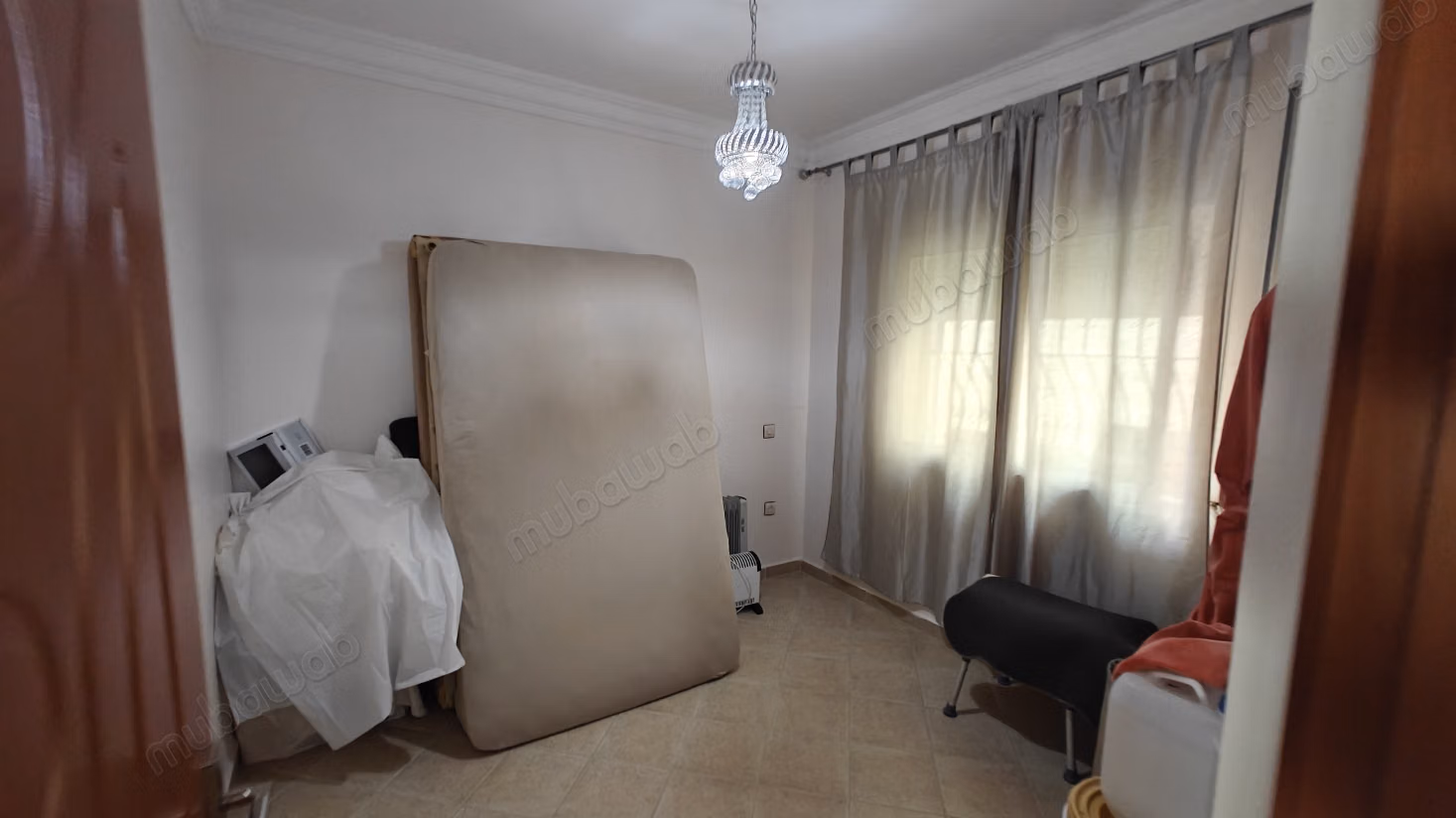 Vente d'un appartement dans le quartier Hassani. 3 belles chambres. Porte solide, résidence sécurisée