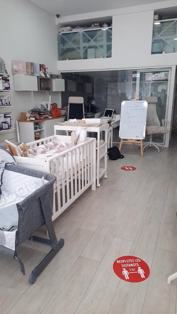 In affitto negozio arredato nel quartiere Triangolo d'Oro