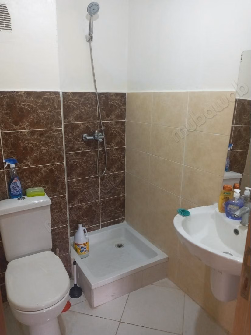 Appartamento ammobiliato stanza privata condivisa