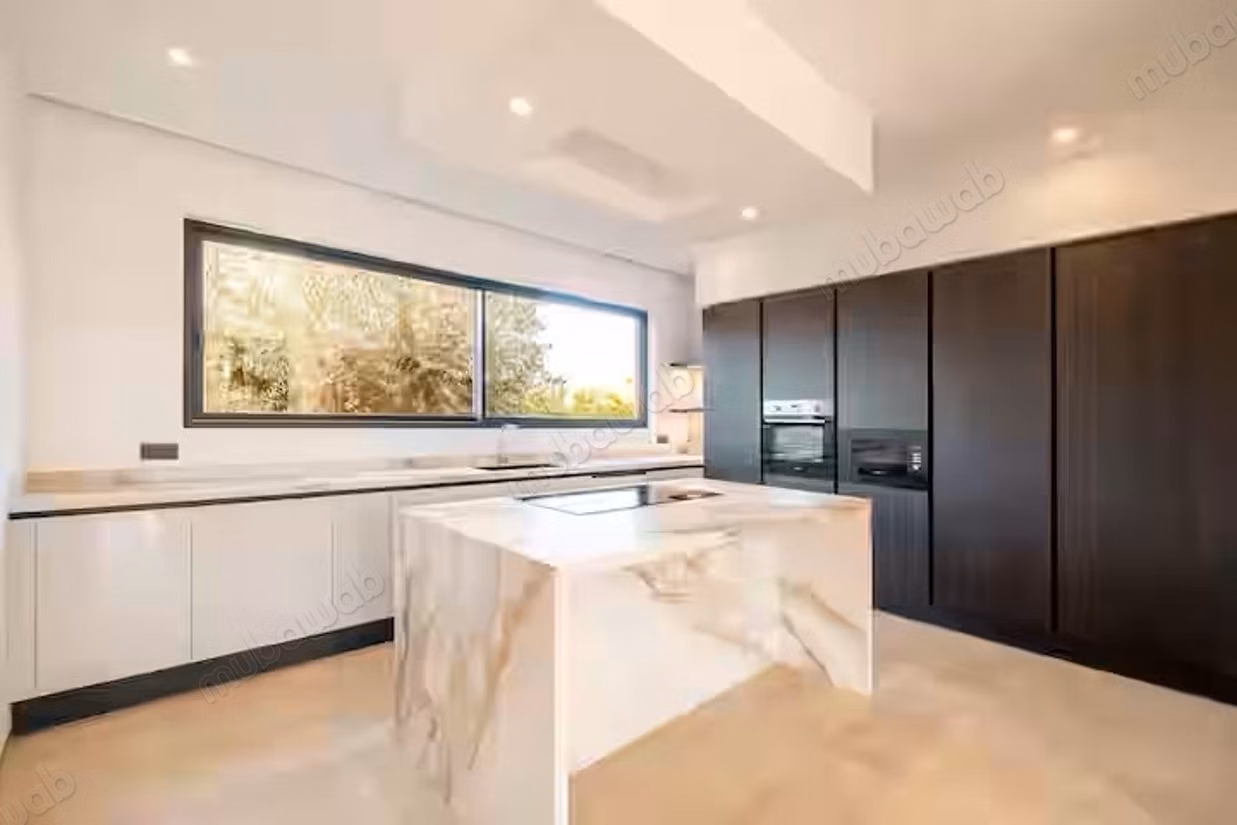 Maison de luxe à louer à Route Amizmiz. 5 pièces. Bien meublé