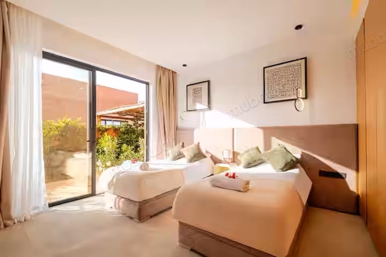 Maison de luxe à louer à Route Amizmiz. 5 pièces. Bien meublé