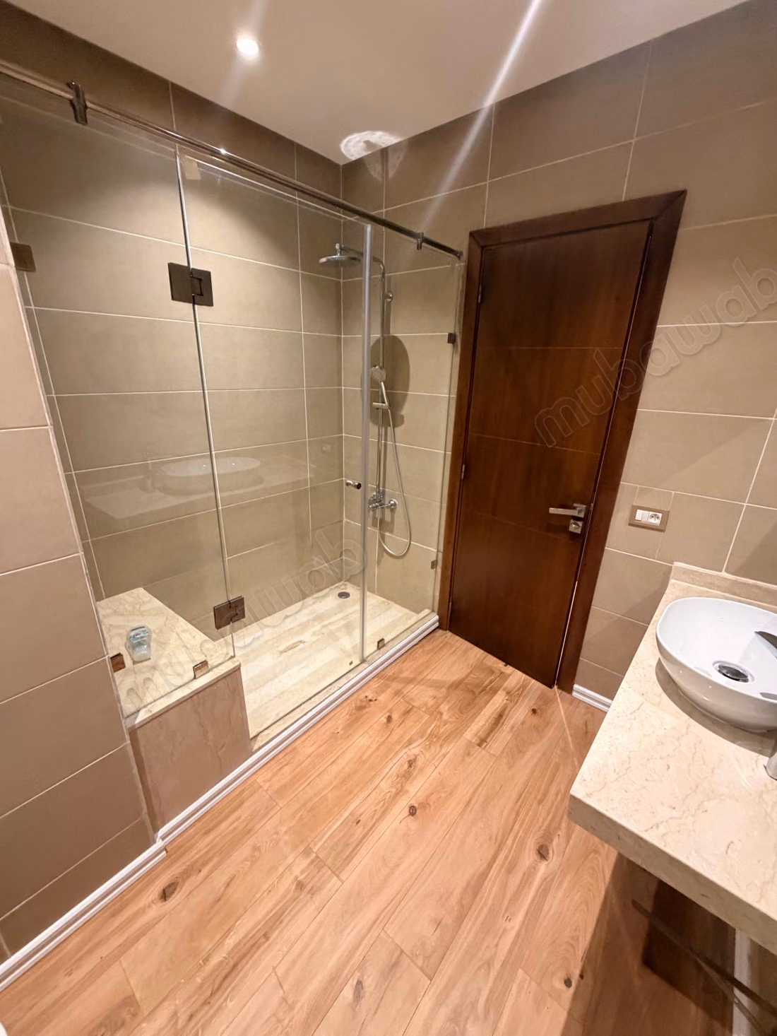 Maison de haut standing à vendre à résidence villa des près. 
6 grandes pièces. 
Porte sécurisée et chauffage central