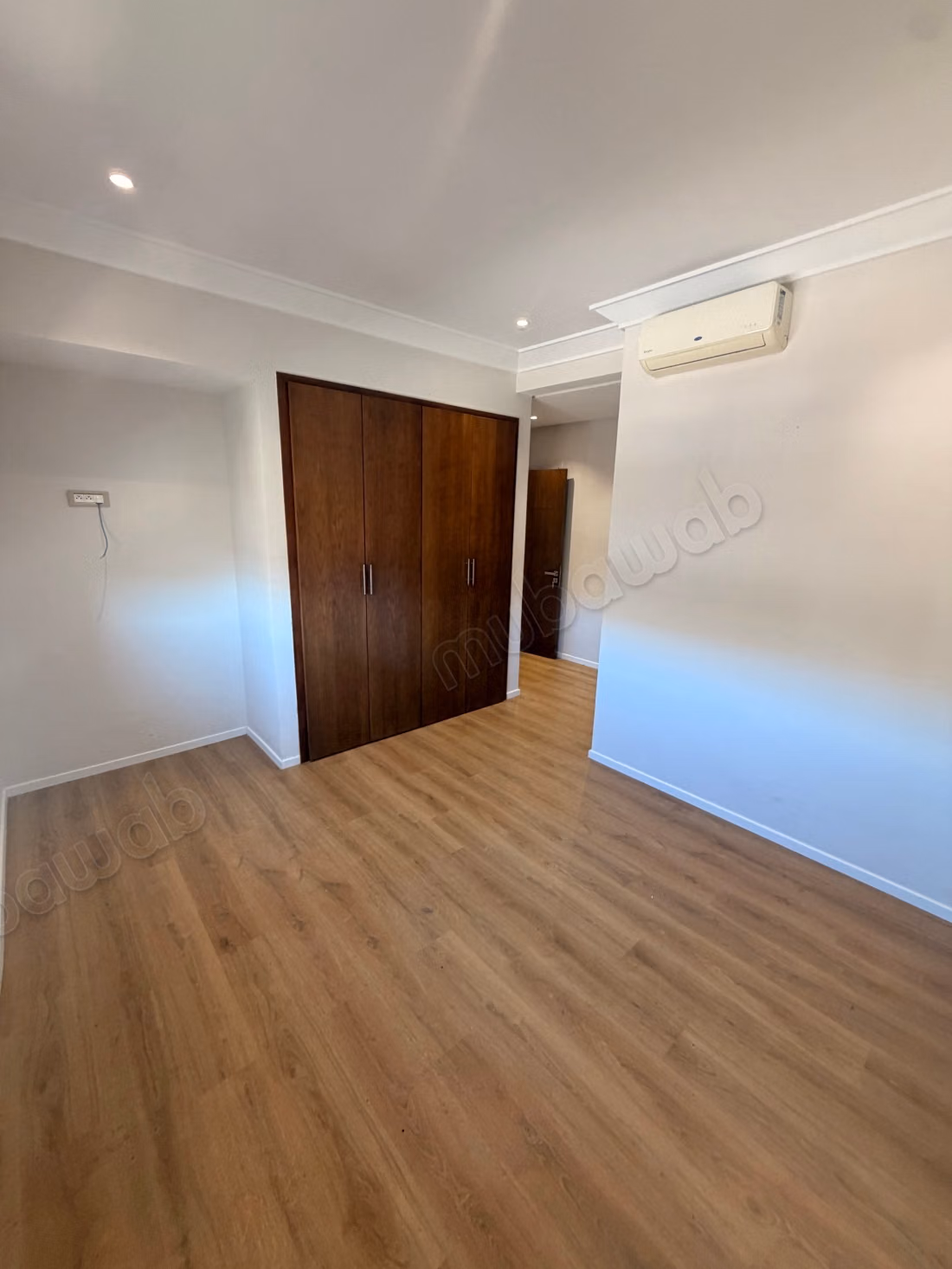 Maison de haut standing à vendre à résidence villa des près. 
6 grandes pièces. 
Porte sécurisée et chauffage central