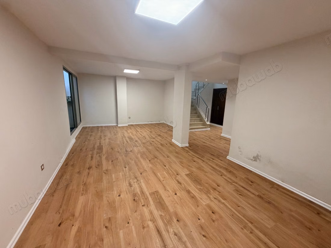 Maison de haut standing à vendre à résidence villa des près. 
6 grandes pièces. 
Porte sécurisée et chauffage central