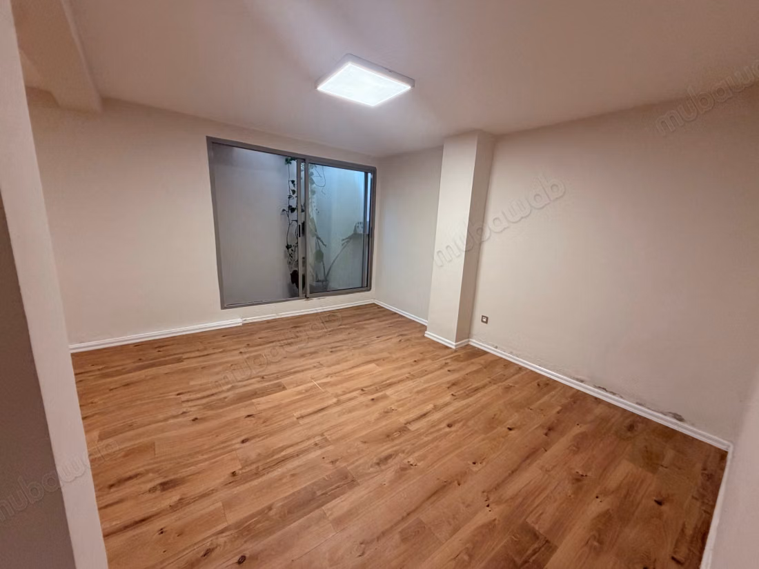 Maison de haut standing à vendre à résidence villa des près. 
6 grandes pièces. 
Porte sécurisée et chauffage central
