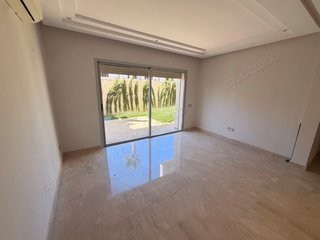 Maison de haut standing à vendre à résidence villa des près. 
6 grandes pièces. 
Porte sécurisée et chauffage central