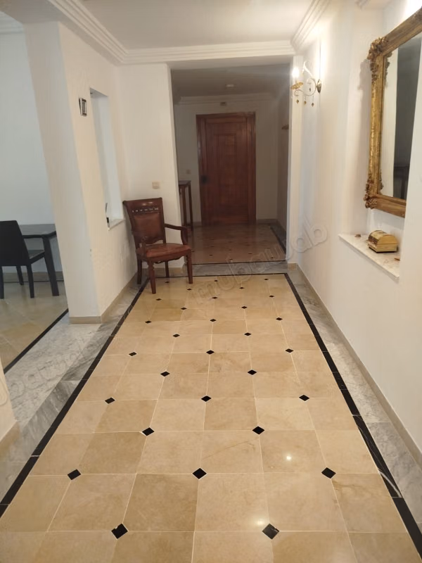 Superbe appartement à louer à La Marsa Ville. Surface de 130 m². Meublé