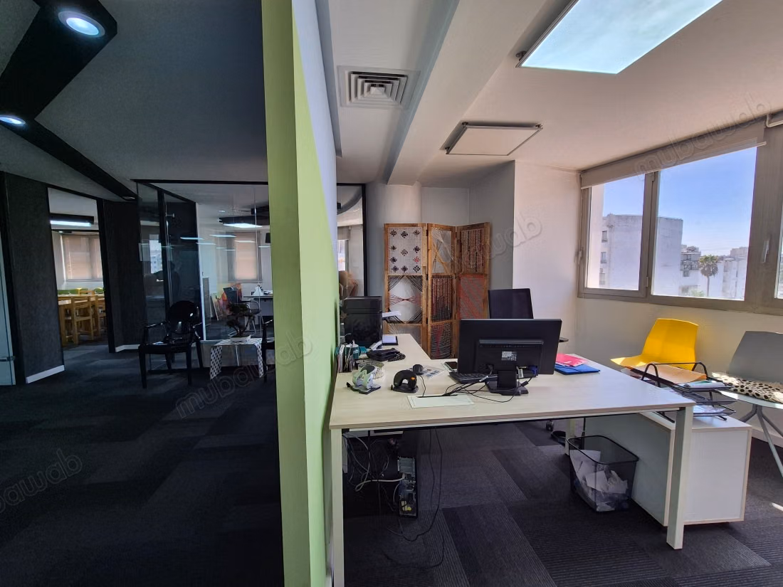 Plateau bureau rénové, aménagé 277m²