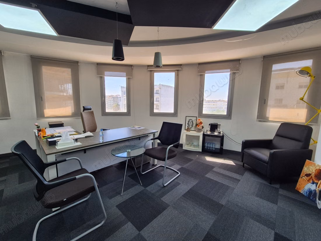 Plateau bureau rénové, aménagé 277m²