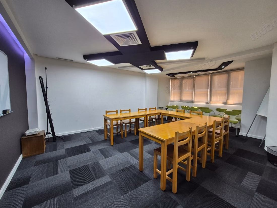 Plateau bureau rénové, aménagé 277m²