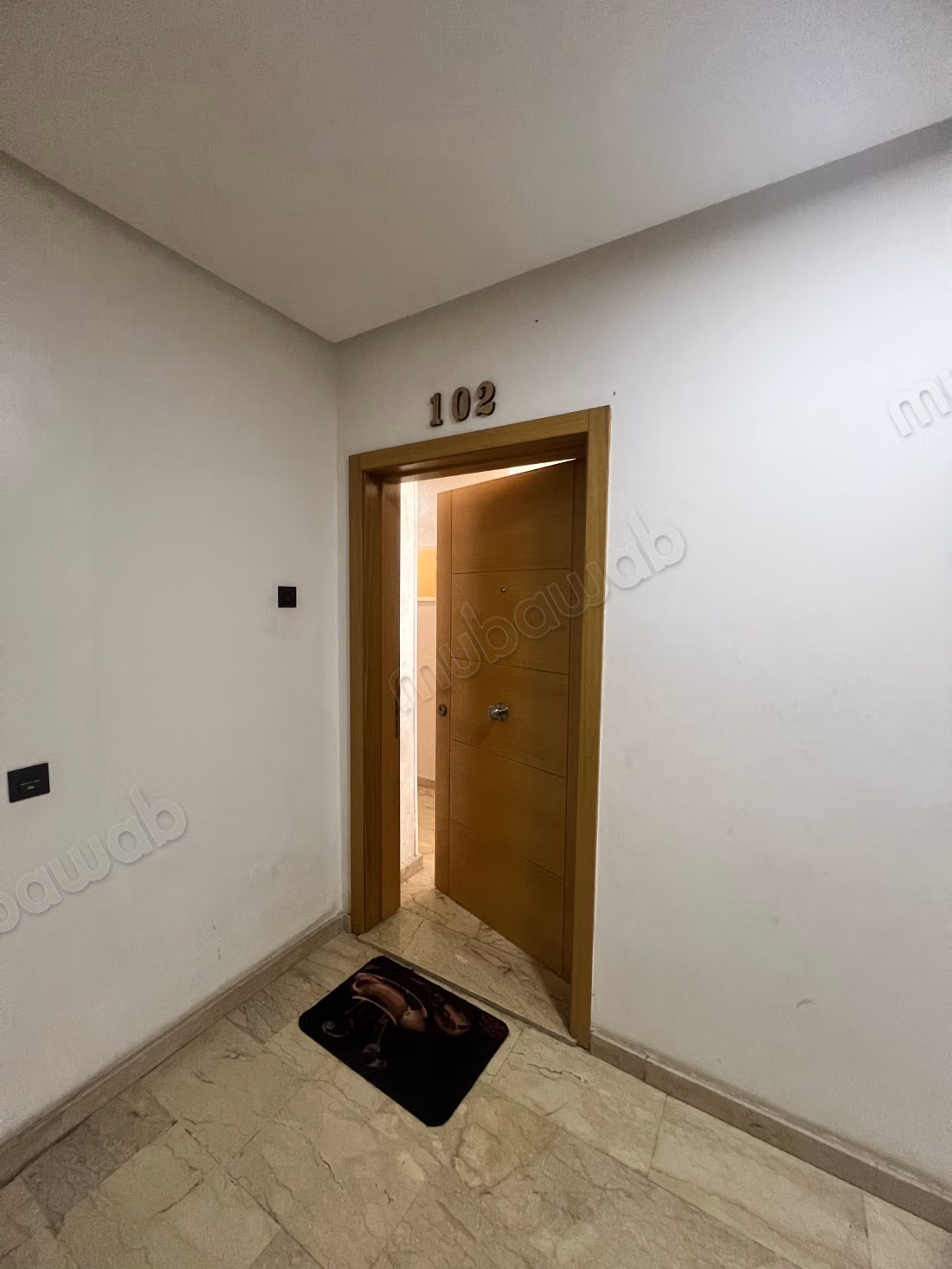 Seizoensverhuur in Founti. 3 slaapkamers. Veilige deur en dubbele beglazing systeem