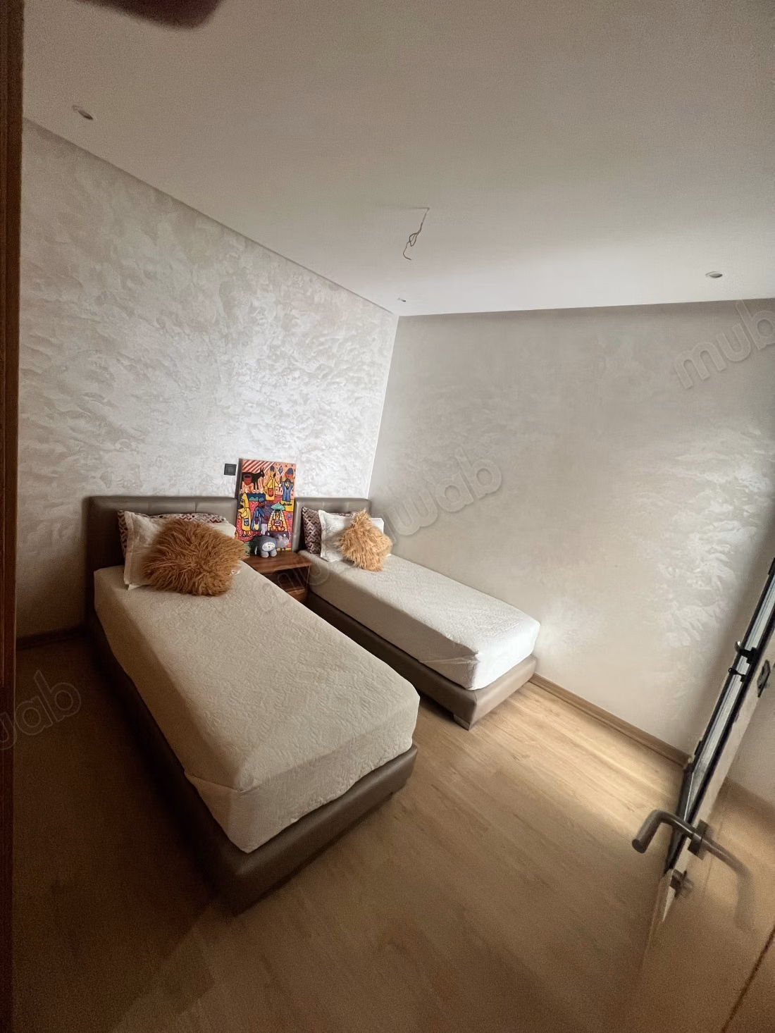 Seizoensverhuur in Founti. 3 slaapkamers. Veilige deur en dubbele beglazing systeem