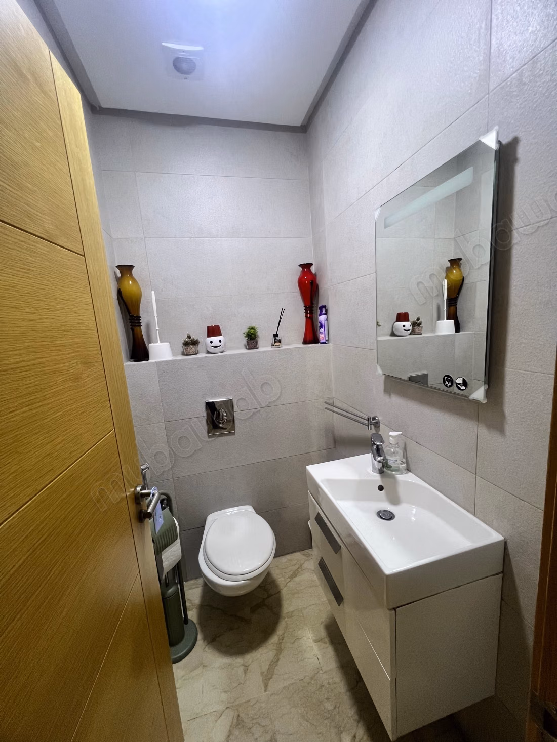 Seizoensverhuur in Founti. 3 slaapkamers. Veilige deur en dubbele beglazing systeem