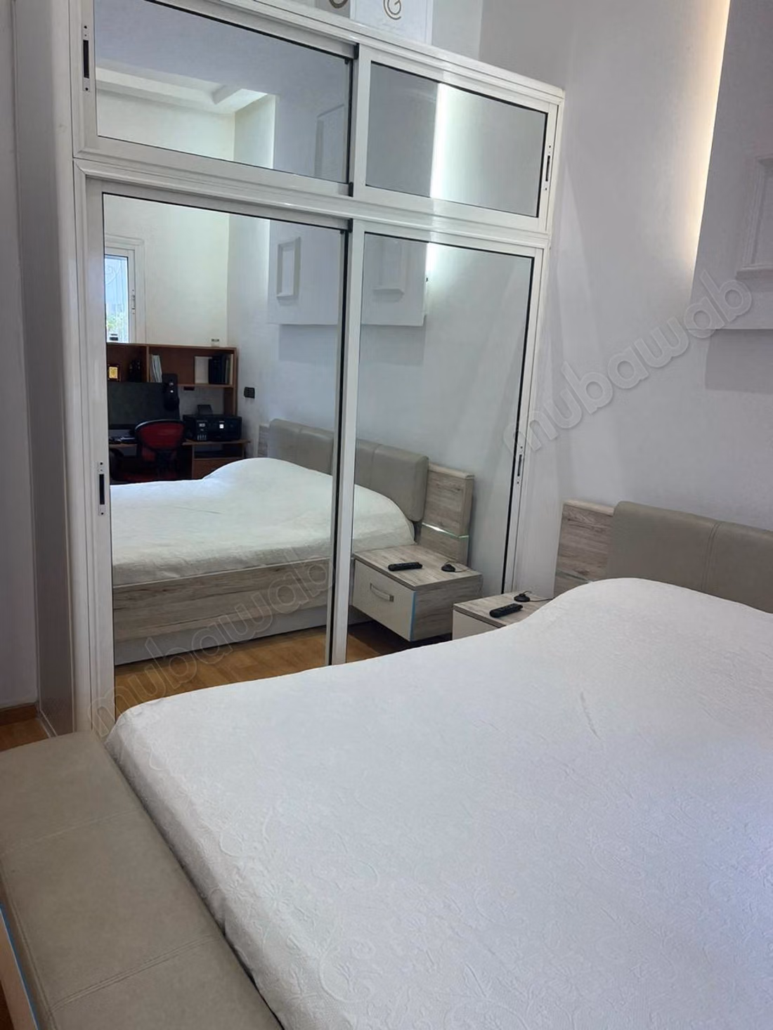 Espléndido apartamento en alquiler en Hay Arrachad. 3 habitaciones grandes. Plazas de aparcamiento y terraza