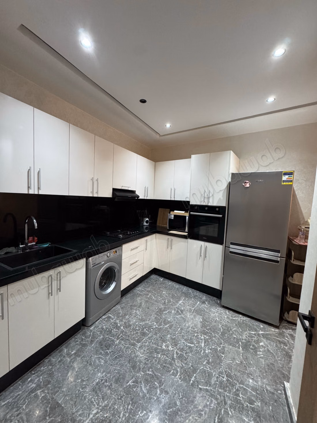 Superb apartment for rent on Casablanca Road. Total area 90 m². Well furnished