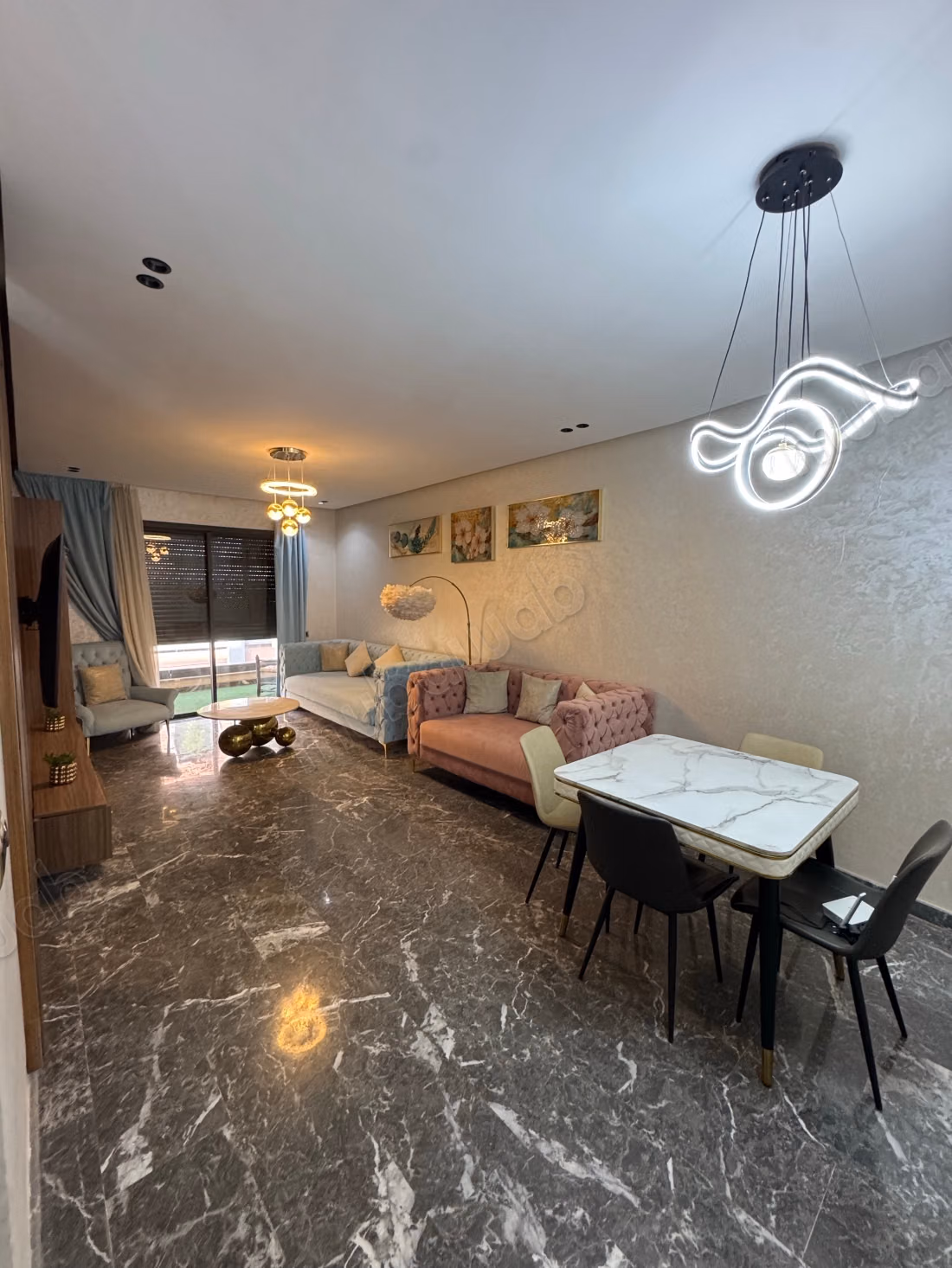 Superb apartment for rent on Casablanca Road. Total area 90 m². Well furnished