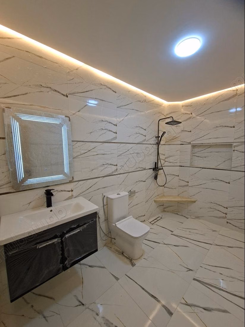 Bonito apartamento en venta en Hay Essalam. Superficie 120 m². Antena parabólica y puerta blindada