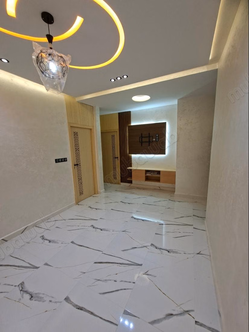 Bonito apartamento en venta en Hay Essalam. Superficie 120 m². Antena parabólica y puerta blindada