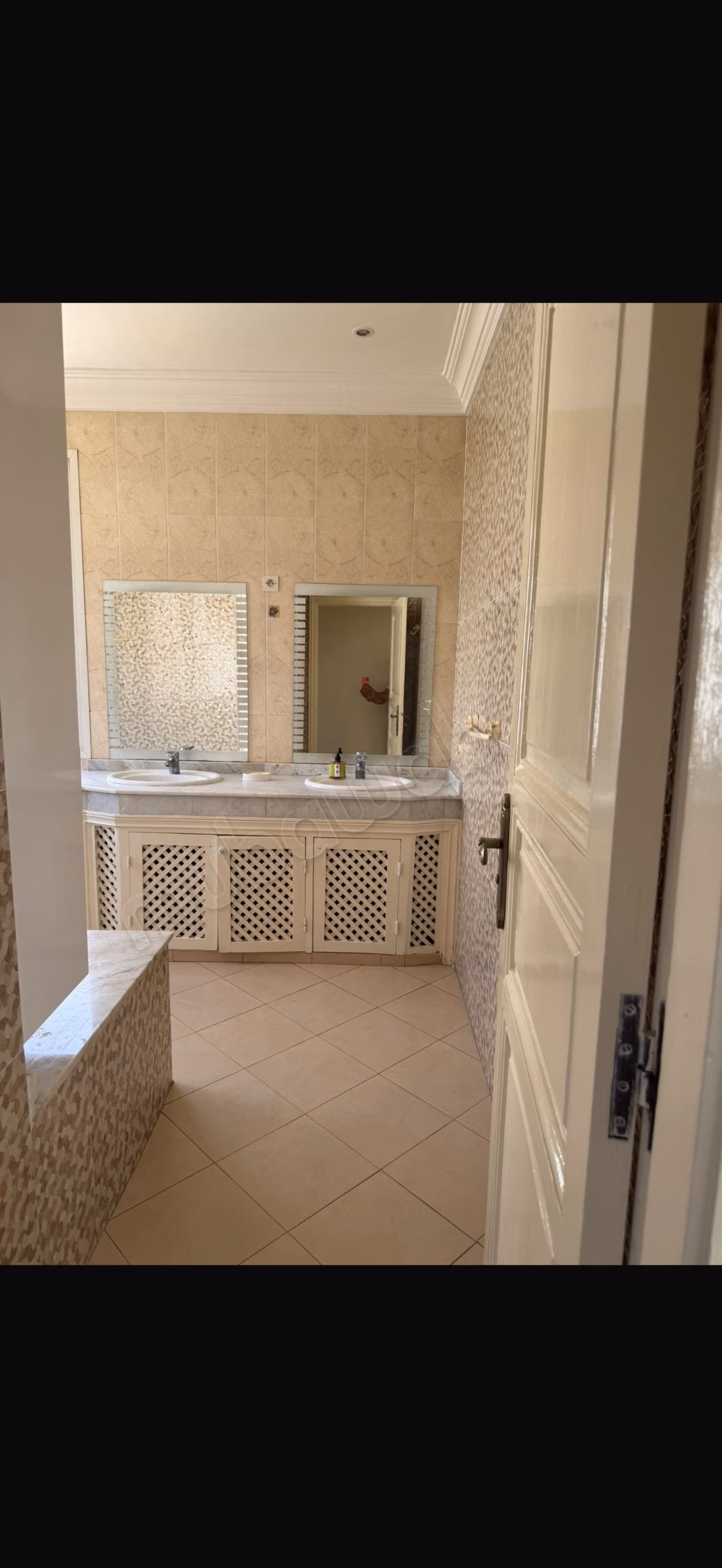Villa en venta en Mandarona. Cerca de Marjane California