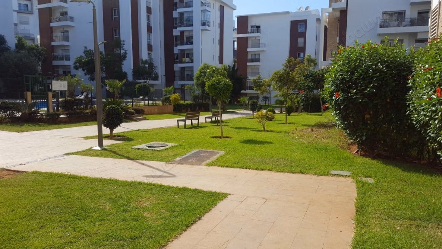 Se alquila este piso en Riyad. 3 hermosas habitaciones. Con Ascensor, balcón