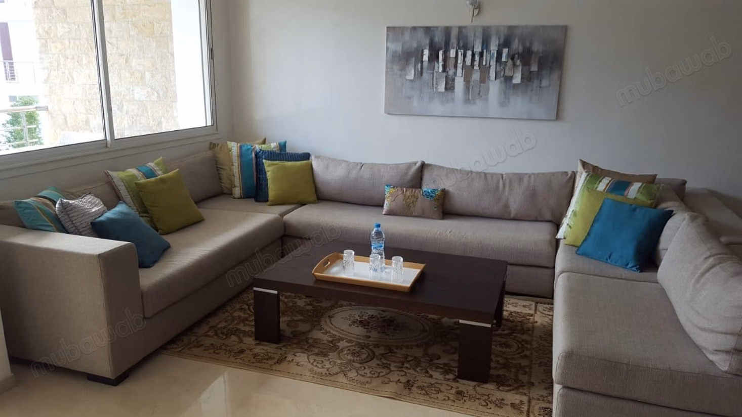 Se alquila este piso en Riyad. 3 hermosas habitaciones. Con Ascensor, balcón