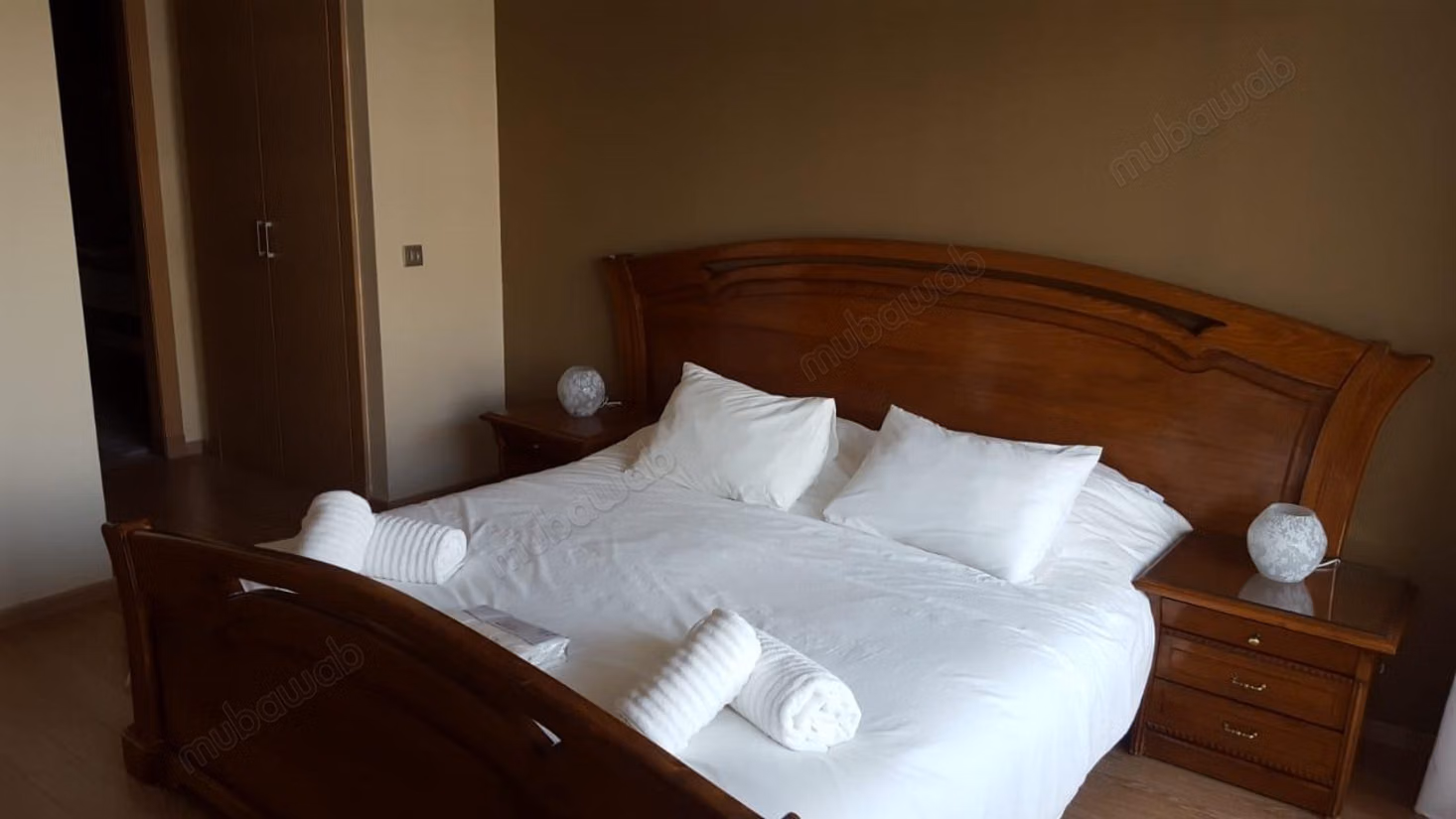 Se alquila este piso en Riyad. 3 hermosas habitaciones. Con Ascensor, balcón