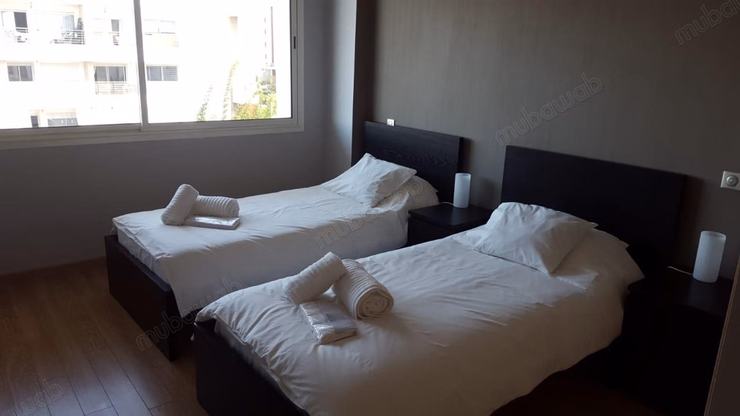 Se alquila este piso en Riyad. 3 hermosas habitaciones. Con Ascensor, balcón